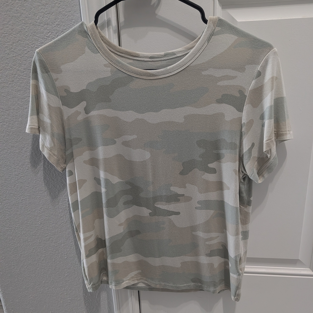 American Eagle Outfitters Gray Camo Short Sleeve Tee. NWOT